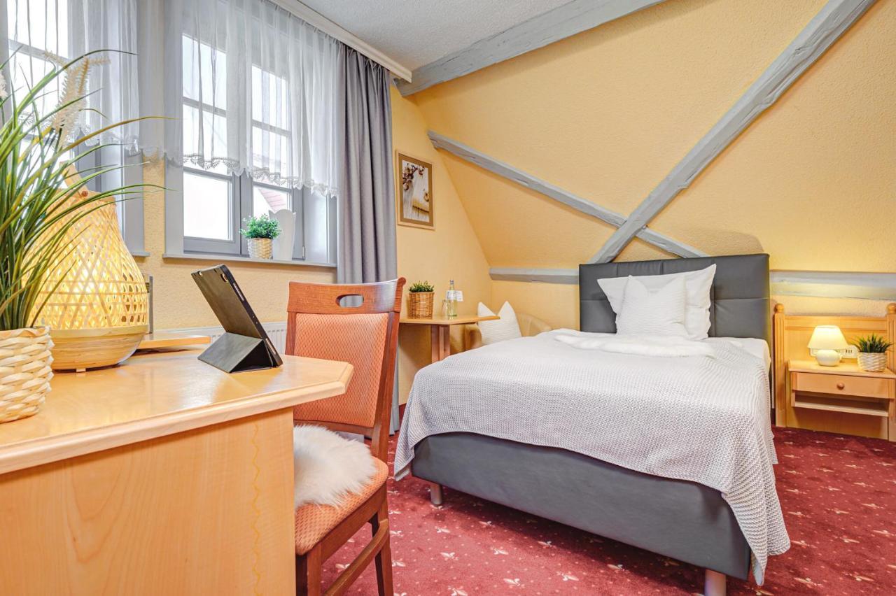 Muehlhaeuser Hof Und Stadtmauer มึลเฮาเซน ภายนอก รูปภาพ